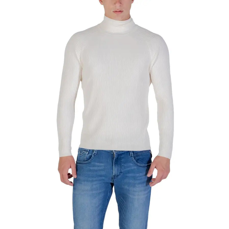 White ribbed turtleneck sweater with jeans