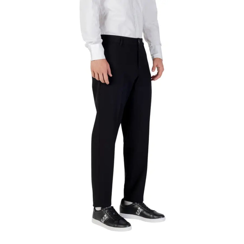 Armani Exchange Pantalon noir tailleur automne-hiver à la coupe droite élégante et aux détails de coutures latérales subtils.