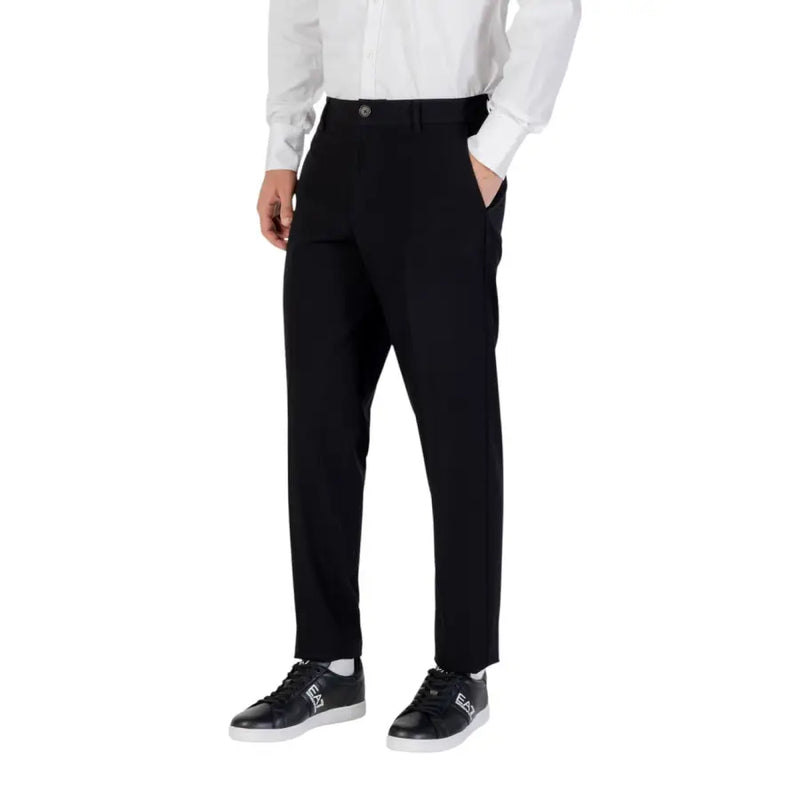 Armani Exchange Pantalon noir tailleur automne-hiver, coupe droite élégante, poches zippées et boutonnées.