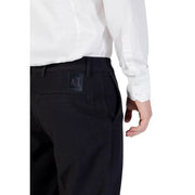 Tailleur noir armani exchange Pantalon automne-hiver avec poches zippées et boutonnées, logo visible à la ceinture arrière.