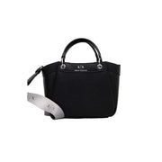 Armani Exchange Sac zippé en polyuréthane noir avec cuir texturé, finitions argentées et bandoulière grise.