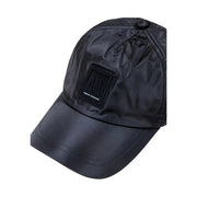 Armani Exchange Casquette homme noire en tissu brillant imperméable avec logo brodé noir, vue de face