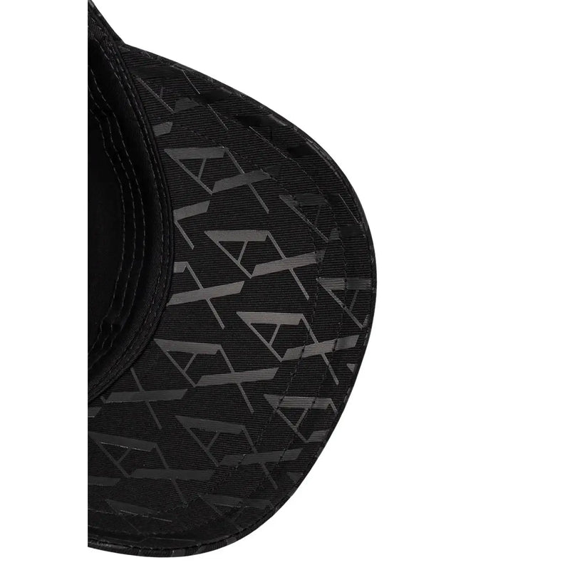 Armani Exchange Casquette en coton noir pour homme, ornée d'un motif géométrique répété (vue de face).