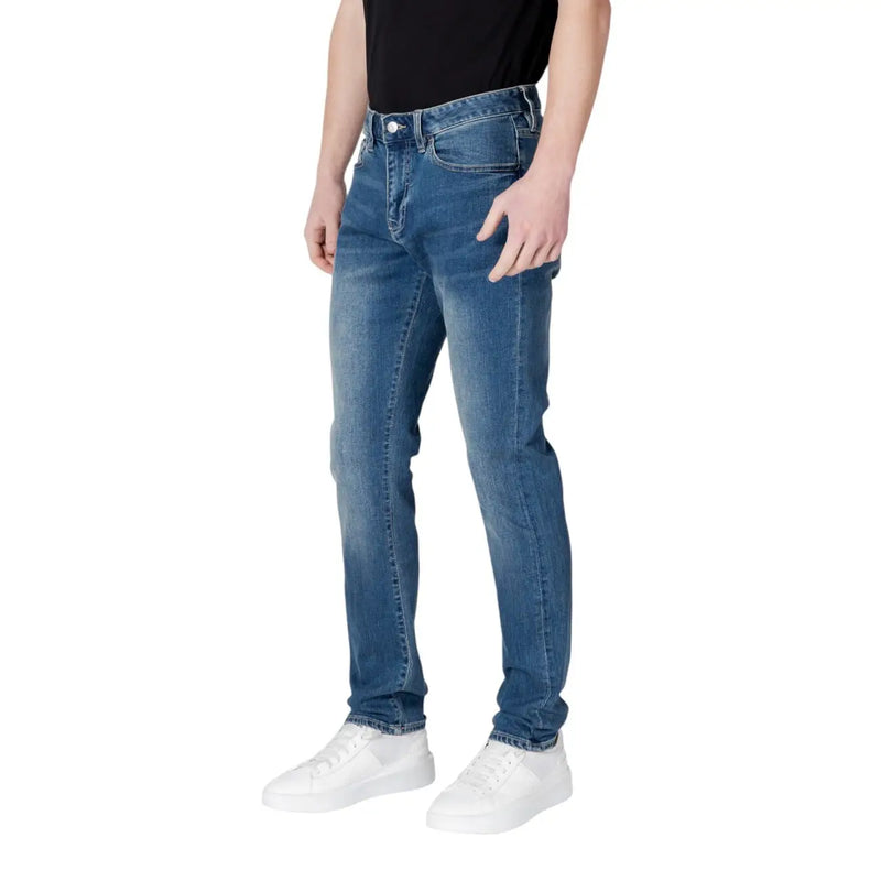 Armani Exchange Jean pour homme en denim bleu, coupe slim et cinq poches, vue de face