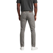 Armani Exchange Jean pour homme en denim gris, coupe slim, passant de ceinture en cuir marron, vue de face
