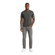 Armani exchange Jean gris slim pour homme porté par le mannequin avec un col rond vert olive foncé t-shirt vue de face