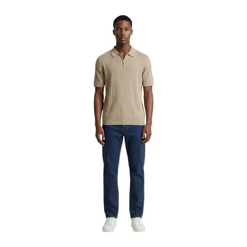 Armani Exchange Polo beige côtelé en coton pour homme, avec un col zippé à mi-hauteur, idéal pour une tenue décontractée.