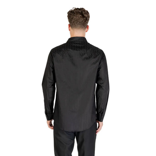 Armani Exchange Chemise noire en coton pour homme, coupe classique, dos nu, avec un motif texturé discret sur les épaules et le dos.