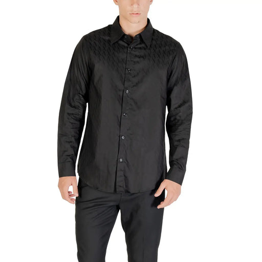 Armani Exchange Chemise noire en coton pour homme, coupe classique, manches longues et motif texturé discret (vue de face)