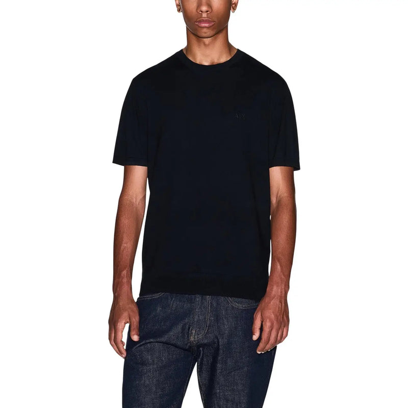 Armani Exchange T-shirt noir en coton pour homme, col rond, avec logo brodé discret sur la poitrine gauche.