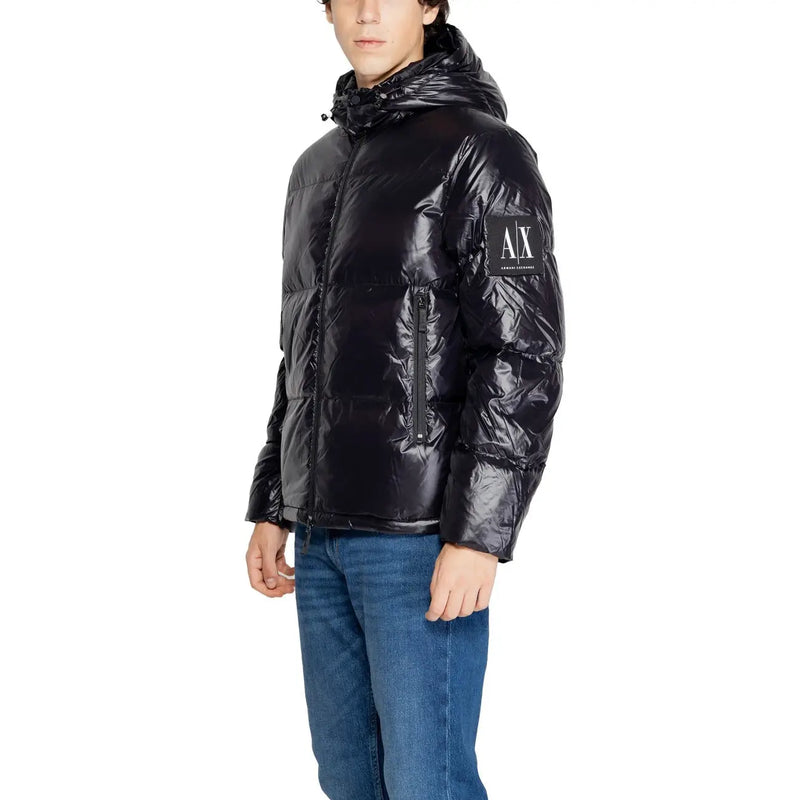 Armani Exchange Veste longue noire à capuche pour homme, en polyamide brillant, avec écusson logo AX sur la manche gauche.