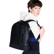 Armani Exchange Sac à dos homme en polyester noir avec fermeture éclair verticale et logo de la marque sur le côté L31 H40 P12,5