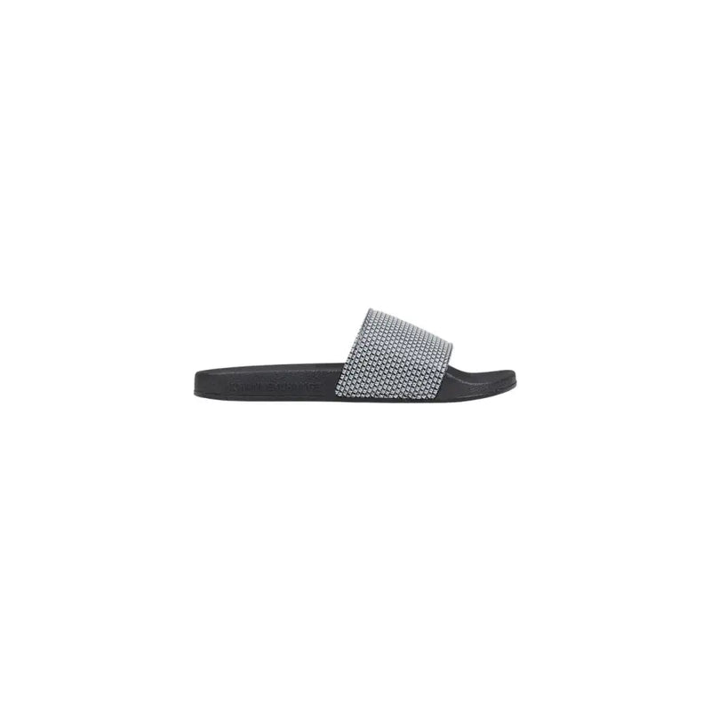 Armani Exchange sandale à enfiler noire pour homme avec une bride en PVC texturé argenté ornée d'un motif géométrique complexe