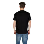 Armani Exchange T-shirt noir à manches courtes et col rond en coton pour homme, avec un design à col rond et un devant apparent.