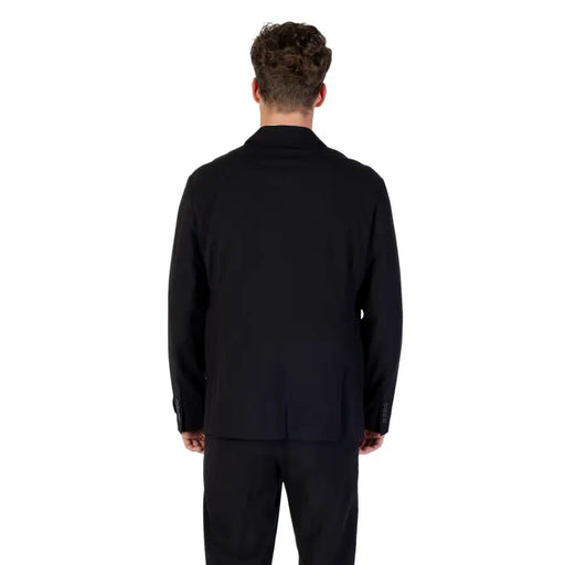 Armani Exchange Blazer long pour homme en laine mélangée noire, dos structuré et coutures discrètes.