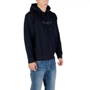 Noir Armani Exchange Sweat à capuche en coton avec logo blanc discret sur la poitrine, porté avec un sweat-shirt à capuche bleu en coton à col en V
