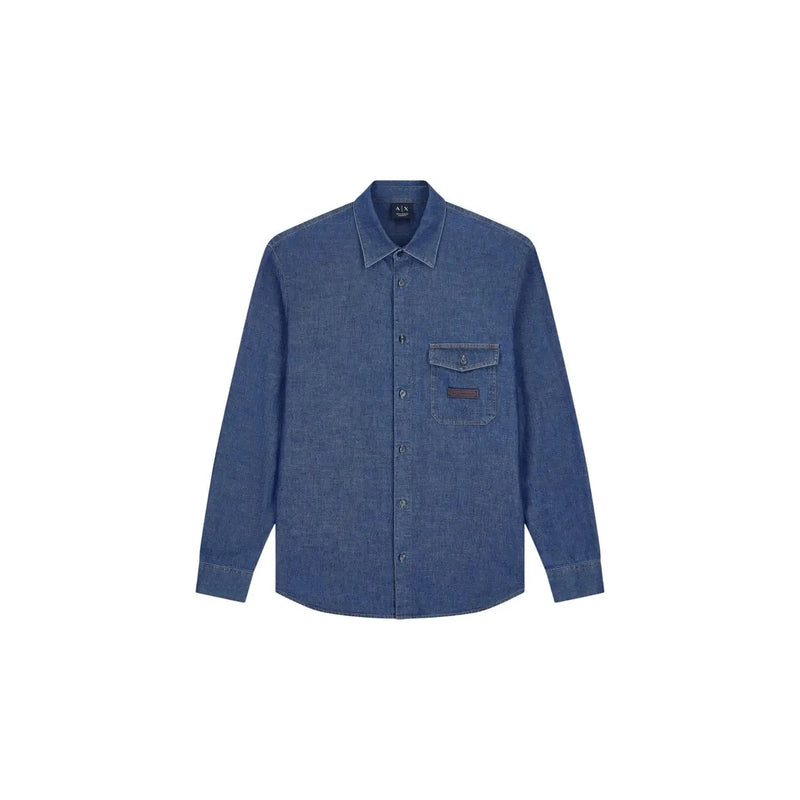 Armani Exchange Chemise classique en denim bleu pour homme, en coton texturé, avec empiècement en cuir sur la poche poitrine.
