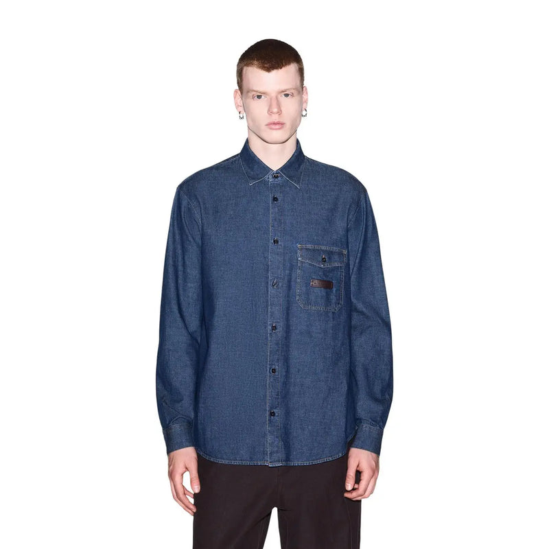 Armani Exchange Chemise homme en denim bleu de coton avec poche poitrine et petite étiquette marron, modèle classique à manches longues