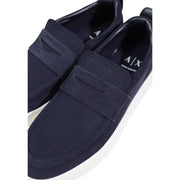 Armani Exchange Baskets sport slip-on pour homme en cuir bleu marine, en daim, avec semelles en caoutchouc blanc et semelle intérieure ornée du logo Axe.