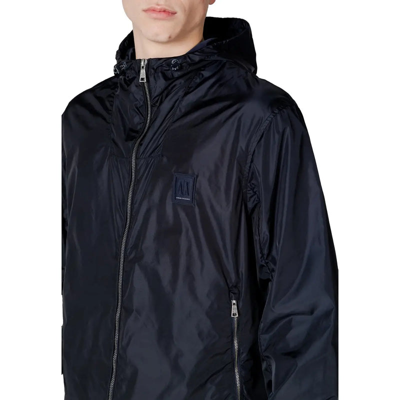 Armani Exchange Blazer à capuche bleu pour homme en polyamide, tissu brillant et imperméable, avec logo discret sur la poitrine.