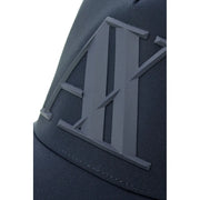 Armani Exchange Casquette de baseball noire en polyester imprimé bleu pour homme, avec logo AY gris foncé mat sur le devant.