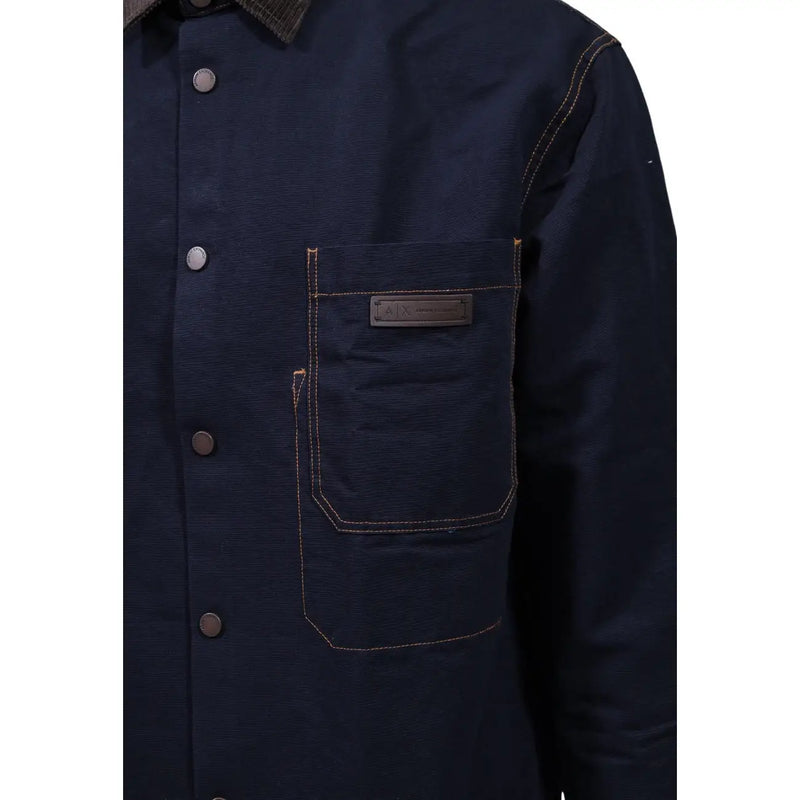 Armani Exchange Chemise homme en coton bleu classique à manches longues, en tissu bleu marine foncé, coutures beiges et empiècement en cuir marron