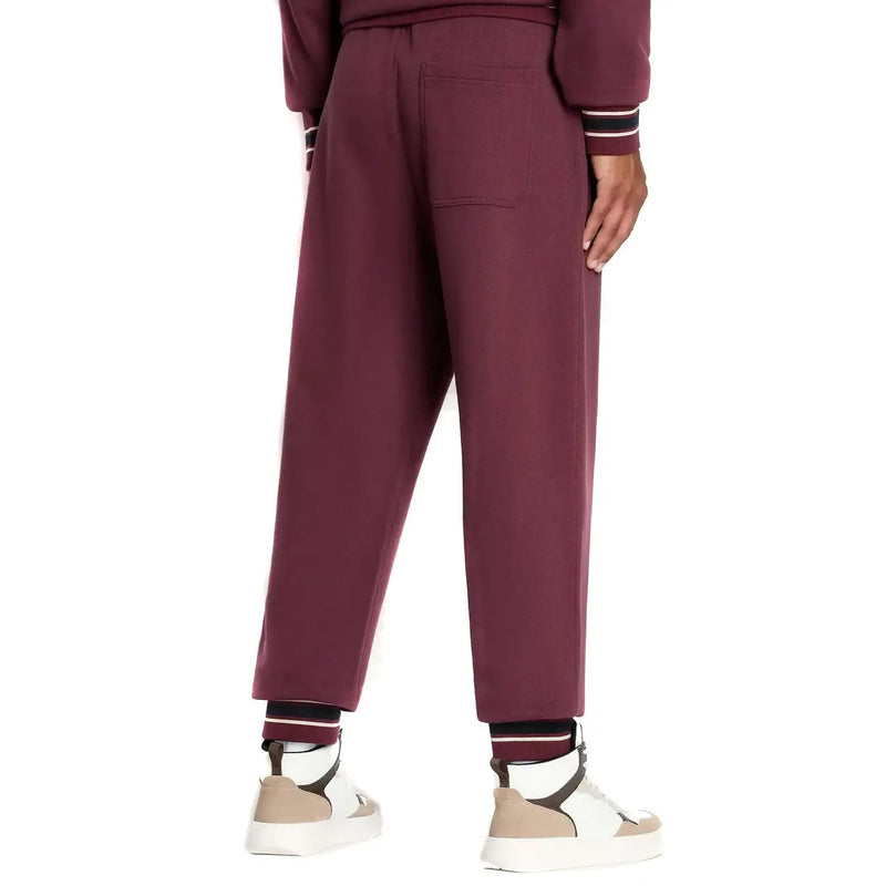 Armani Exchange Pantalon de jogging homme en coton bordeaux, coupe décontractée, avec une texture subtile et des ourlets rayés.