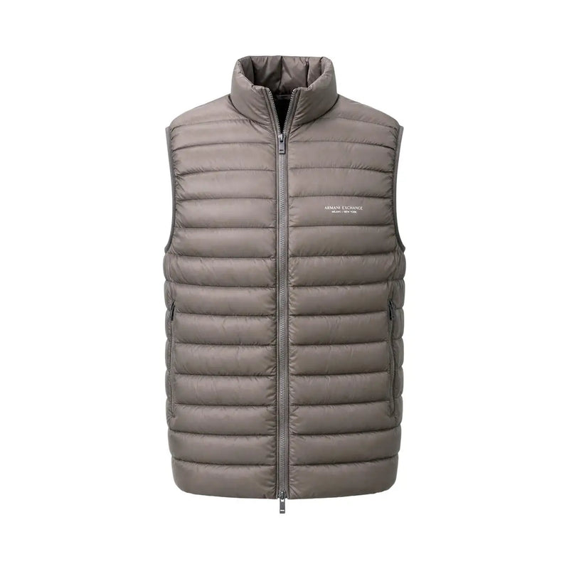 Armani Exchange Gilet sans manches matelassé gris pour homme, en duvet, avec col montant et fermeture éclair sur le devant.