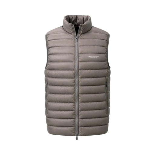 Armani Exchange Gilet sans manches matelassé gris pour homme, en duvet, avec col montant et fermeture éclair sur le devant.