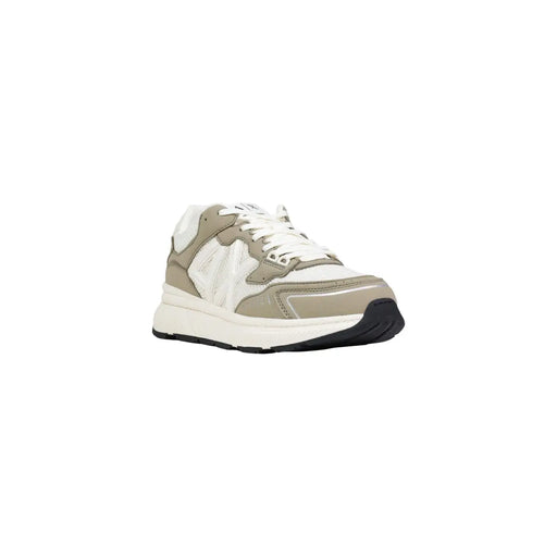 Armani Exchange Baskets vertes pour homme, au design élégant en polyester beige et blanc, avec des détails en cuir verni brillant.
