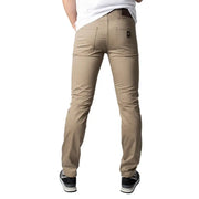 Dos d'un pantalon kaki slim-fit Armani Exchange Jean homme en coton stretch beige avec un discret écusson de marque sur la poche