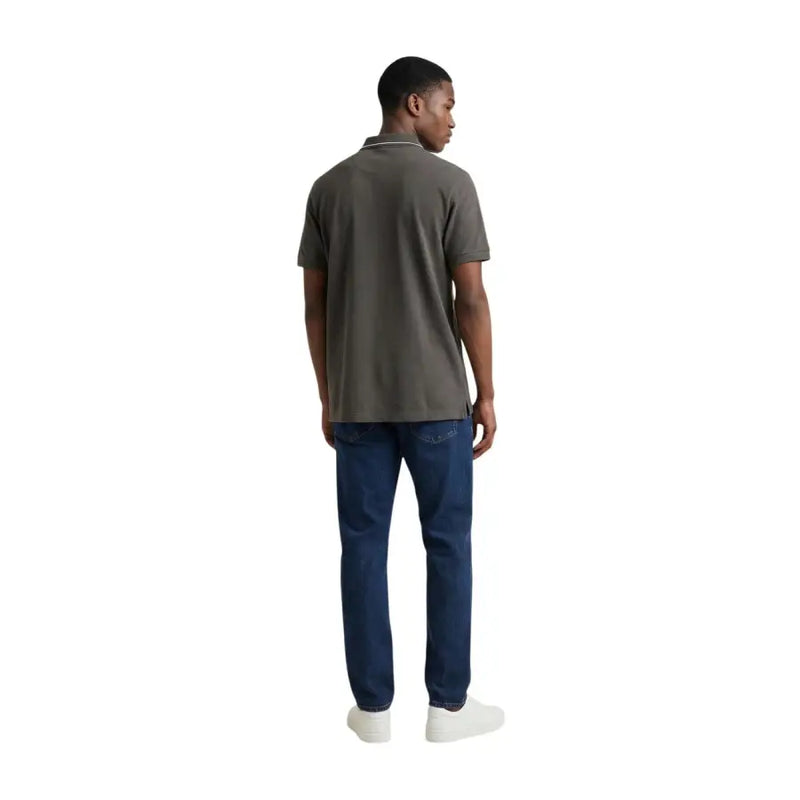 Armani Exchange Polo homme marron en coton à manches courtes et vert olive avec bordure blanche au col et aux poignets