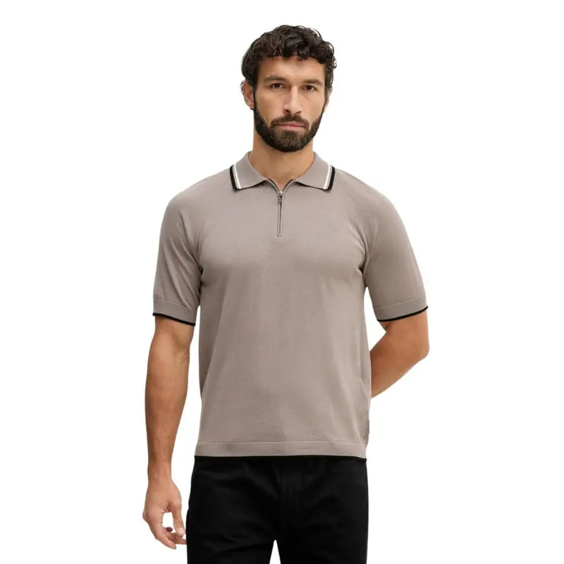 Armani Exchange Polo homme marron à fermeture éclair, col rond, manches courtes beiges et finitions noires et blanches au col et aux poignets.