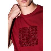 Armani Exchange T-shirt rouge en coton pour homme, orné d'un motif graphique noir en gras répété sur le devant.