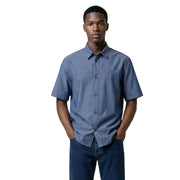 Armani Exchange Chemise homme bleue à manches courtes, en tissu texturé discret, avec petit logo brodé sur la poitrine