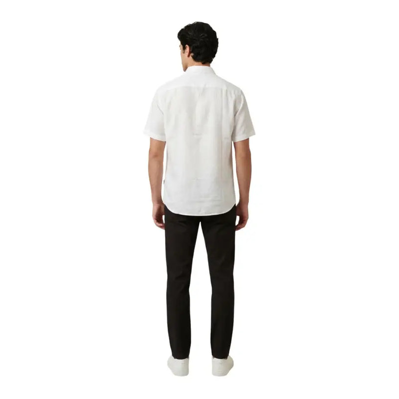 Chemise blanche cintrée à manches courtes et col classique de Armani Exchange collection de chemises pour hommes
