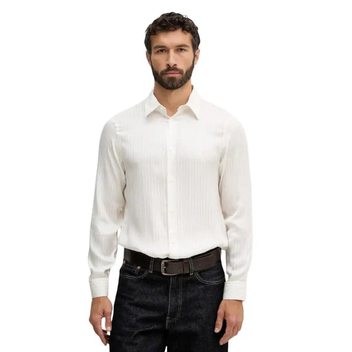 Armani Exchange Chemise homme blanche impeccable à manches longues boutonnée avec une texture côtelée verticale subtile