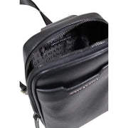 Armani Exchange Sac bandoulière homme en polyester noir avec fermeture éclair, bandoulière en cuir texturé.