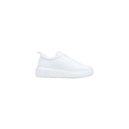 Armani Exchange baskets basses en cuir blanc pour hommestop avec une semelle épaisse et un design minimaliste et sportif à enfiler
