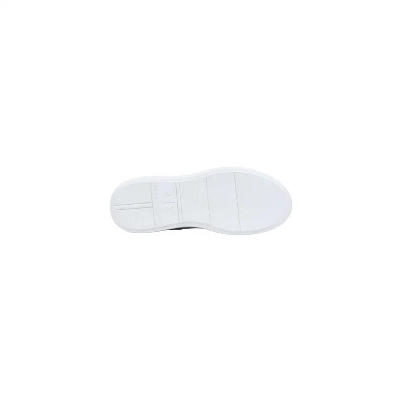 Semelle en caoutchouc blanc au design minimaliste et logo discret en relief. armani exchange Baskets homme en cuir blanc, modèle slip de sport