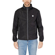 Men’s black lightweight zip blazer with front pockets paired with light wash blue jeans
