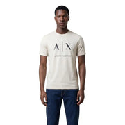 couleur crème Armani Exchange hommes t-shirt avec le logo de la hache noire et le nom de la marque imprimés sur le devant
