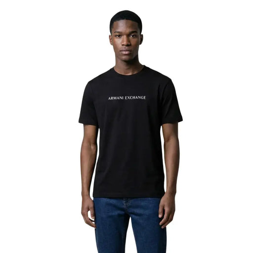 Armani Exchange T-shirt homme noir en coton à col rond et manches courtes avec détails blancs Armani Exchange logo sur la poitrine