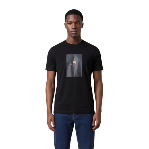 Noir Armani Exchange hommes manches courtes t-shirt avec un imprimé graphique rectangulaire de l'Empire State Building