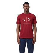 Rouge Armani Exchange hommes t-shirt avec un logo AX blanc et le nom de la marque imprimés sur la poitrine