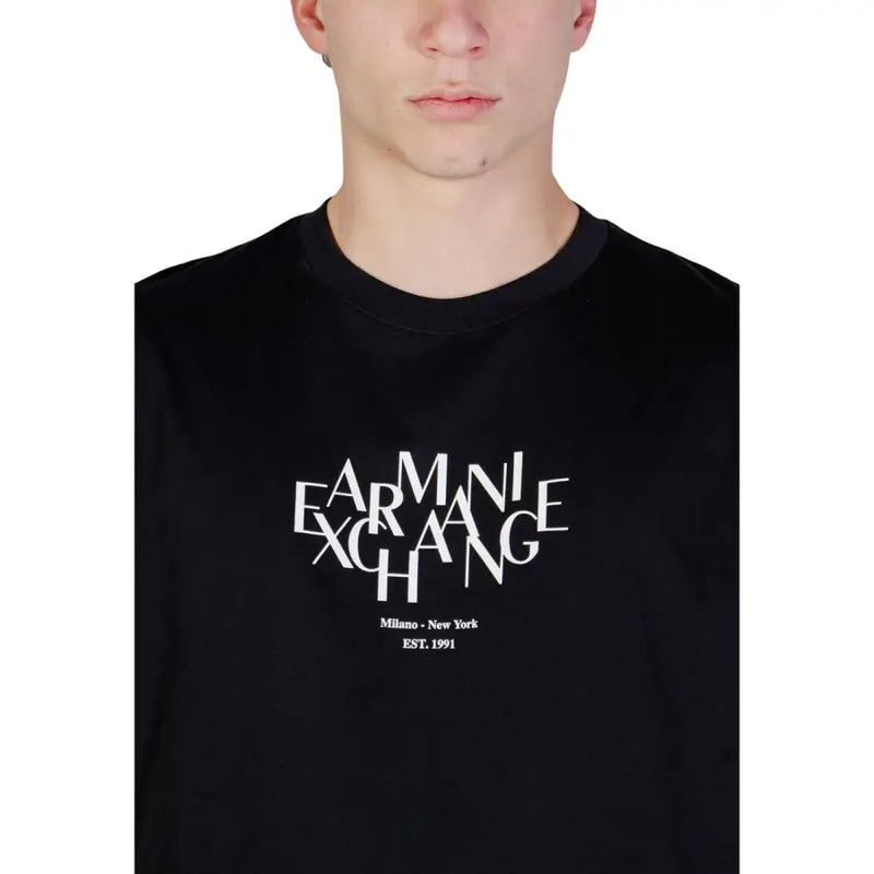 Noir Armani Exchange hommes t-shirt avec un blanc Armani Exchange logo et inscription Milano New York est sur le devant