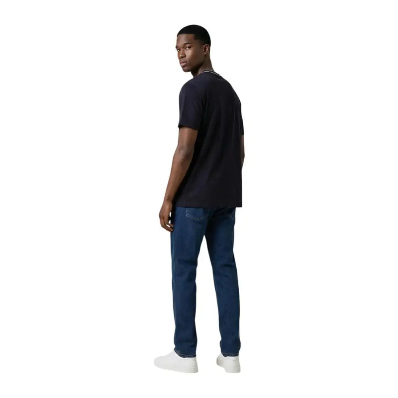 coton bleu marine foncé Armani Exchange hommes t-shirt avec un col côtelé discret pour une tenue décontractée