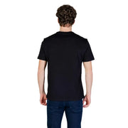 Armani Exchange hommes t-shirt présentant un modèle à manches courtes et col rond noir en tissu de coton doux