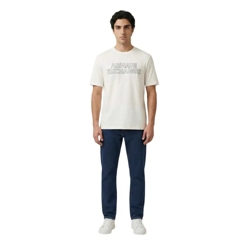 couleur crème Armani Exchange hommes t-shirt avec un logo discret en contour sur la poitrine, en tissu de coton doux