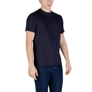 Noir Armani Exchange hommes t-shirt avec des broderies subtiles Calvin Klein logo sur la poitrine en coton doux